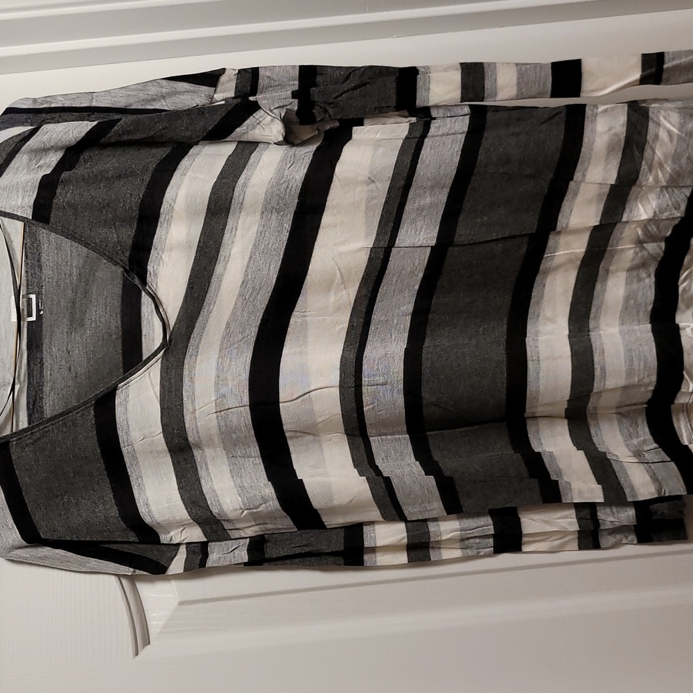 JCP Small Black, Gray & White Long-Sleeved Top